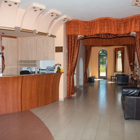 Hotel Fortuna Dávod 外观 照片