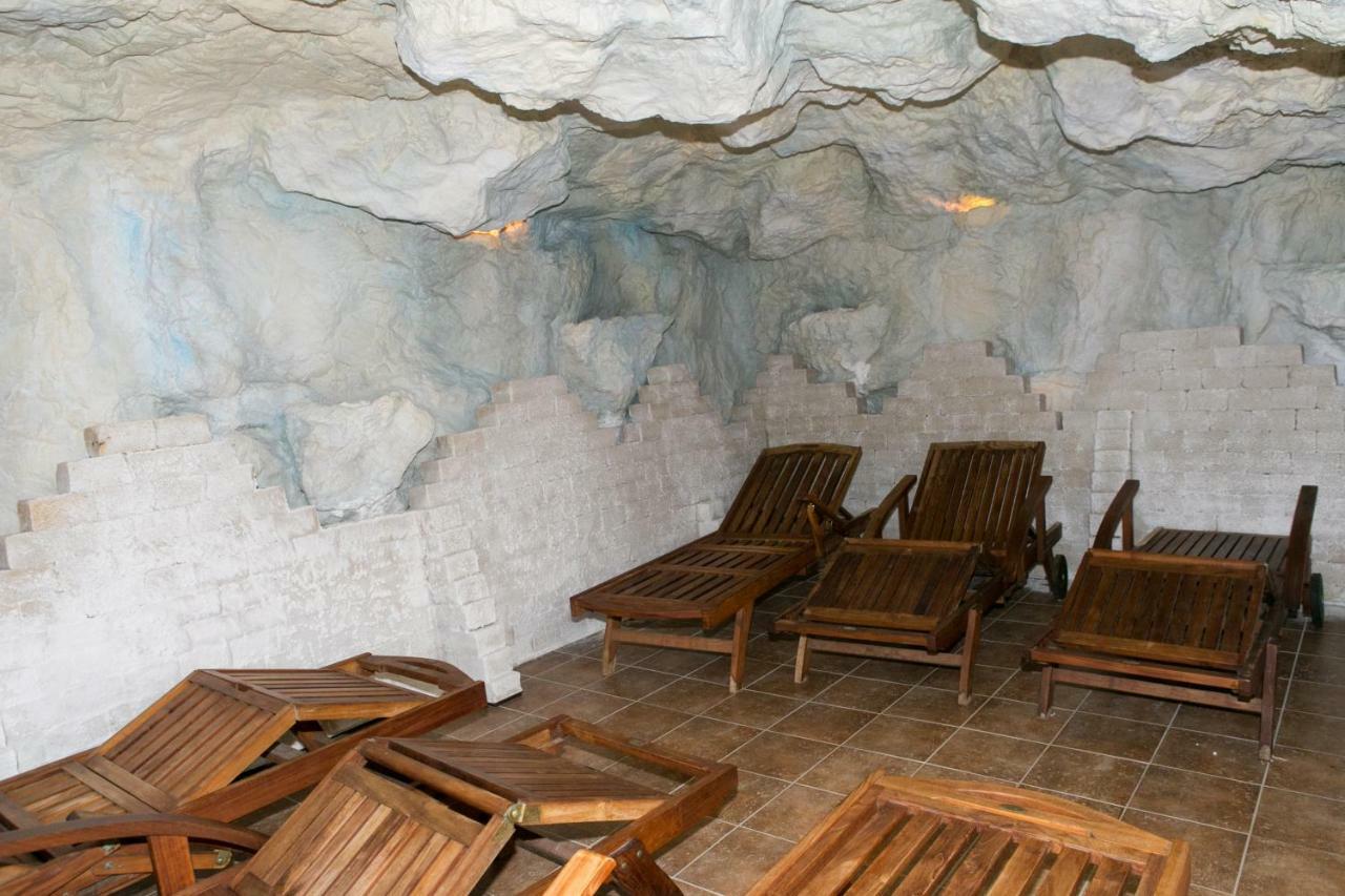 Hotel Fortuna Dávod 外观 照片