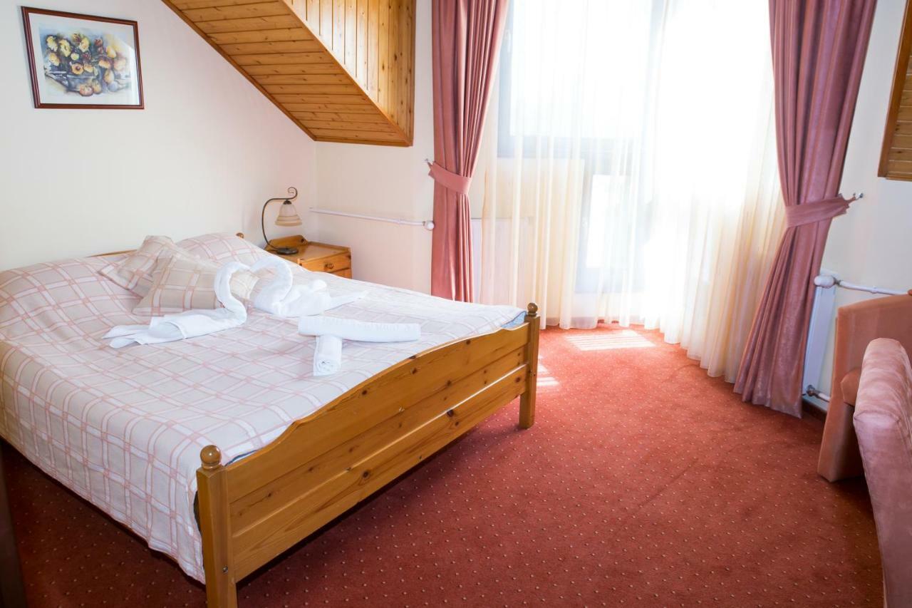 Hotel Fortuna Dávod 外观 照片