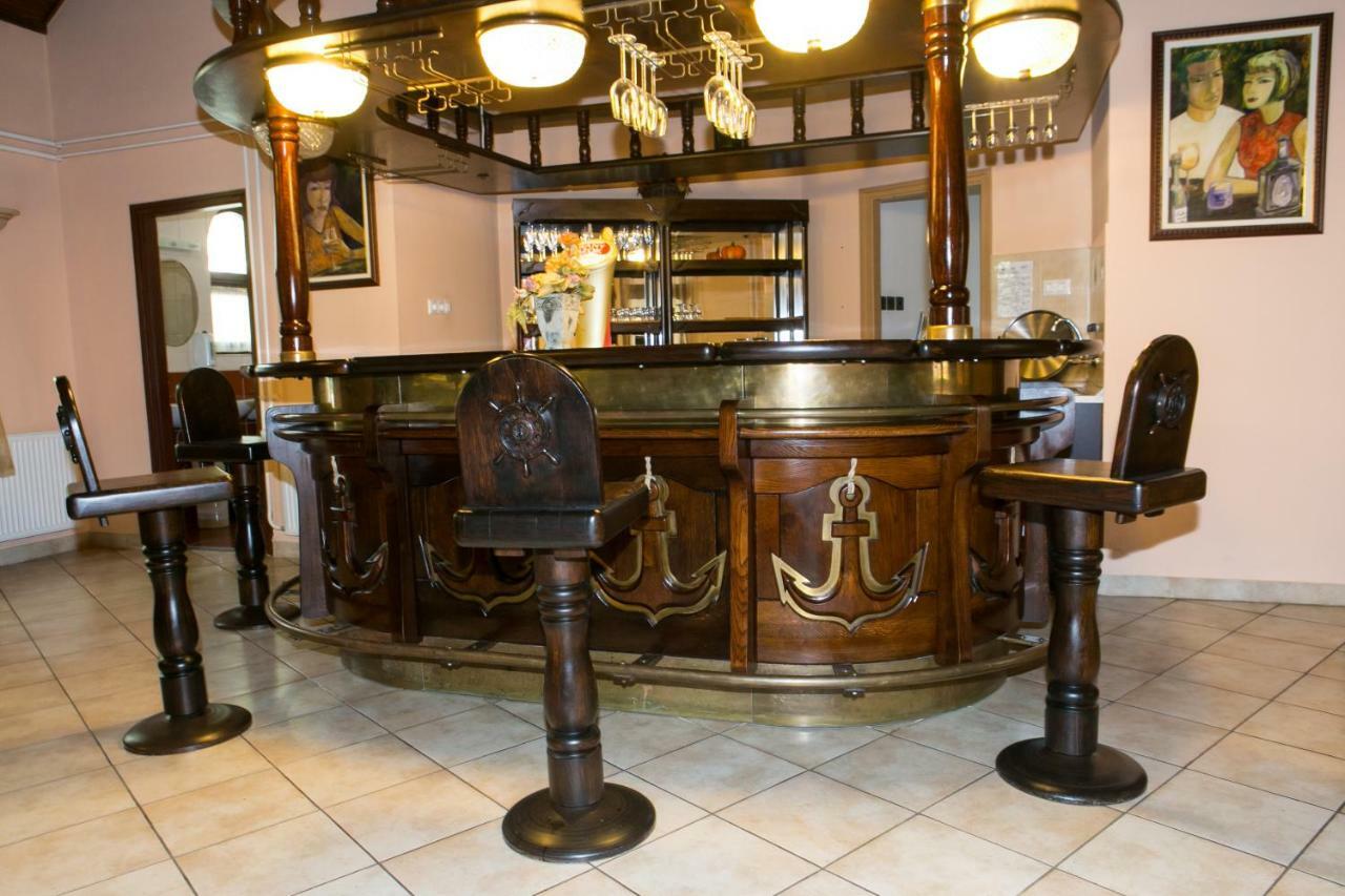 Hotel Fortuna Dávod 外观 照片