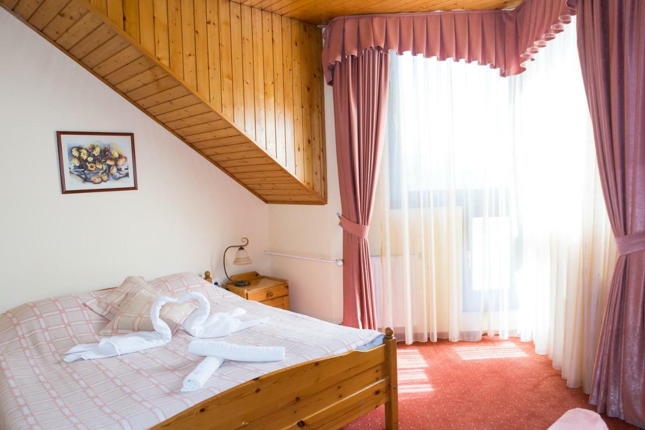 Hotel Fortuna Dávod 外观 照片