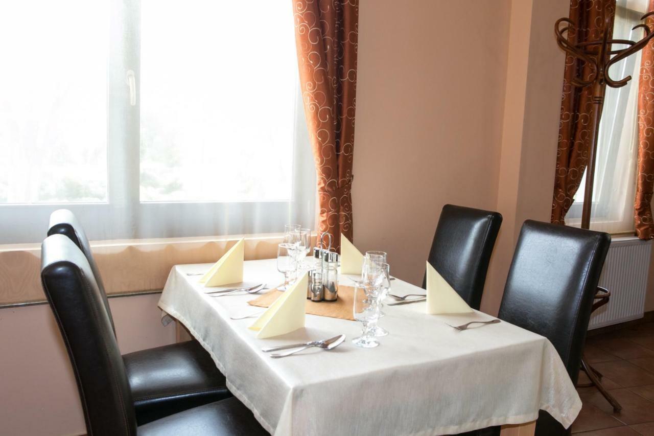 Hotel Fortuna Dávod 外观 照片