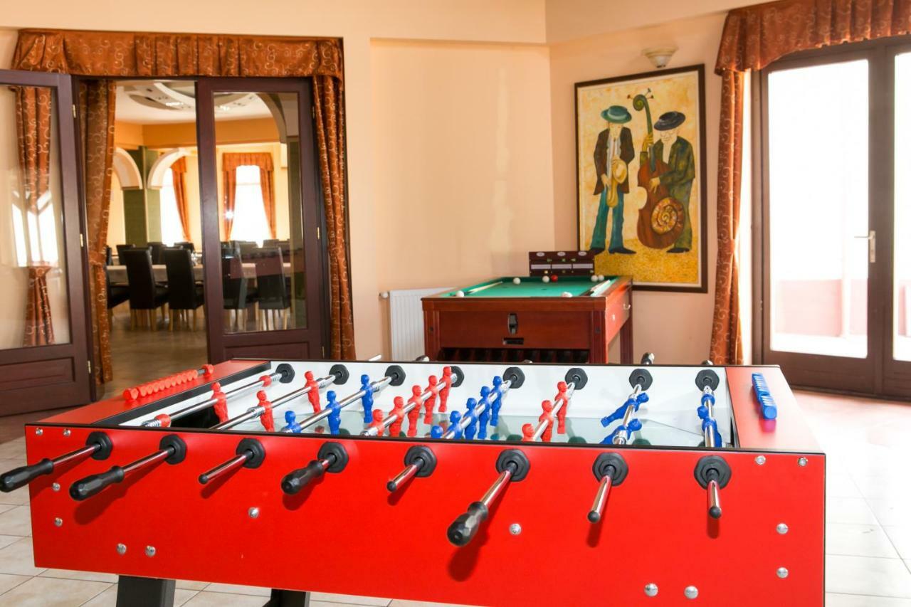 Hotel Fortuna Dávod 外观 照片