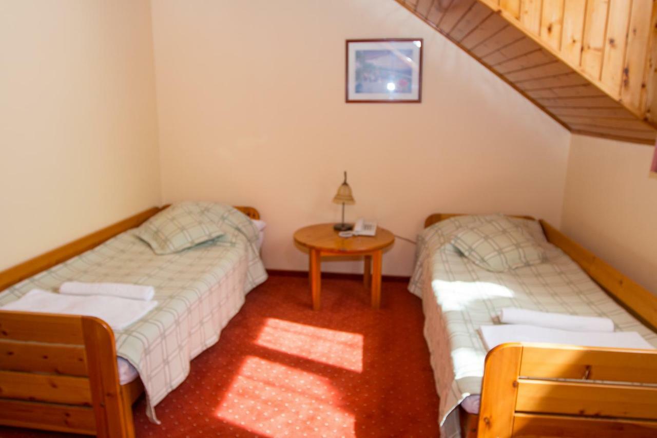 Hotel Fortuna Dávod 外观 照片